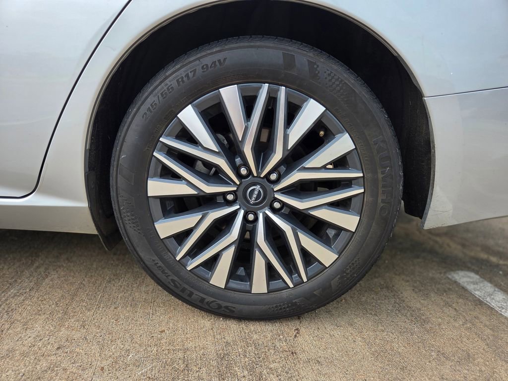 Used 2024 Nissan Altima 2.5 SV FWD image 33