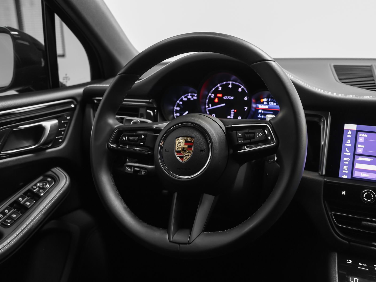 Certified 2023 Porsche Macan GTS image 35