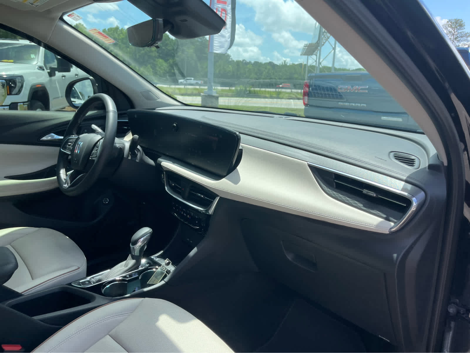 Used 2025 Buick Encore GX Avenir w/ Avenir Technology Package FWD image 26