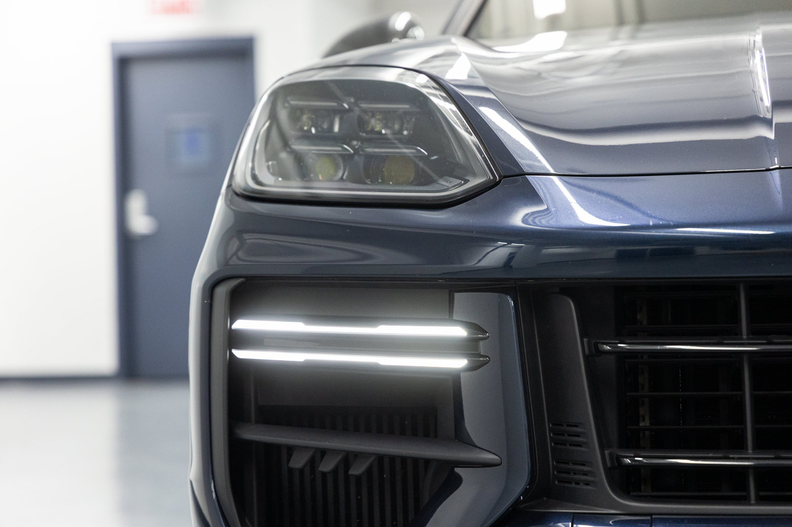 Used 2024 Porsche Cayenne Turbo GT AWD/4WD image 11