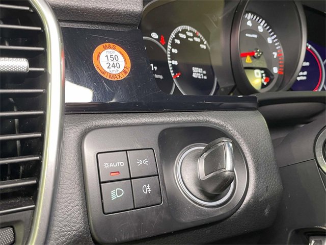 Certified 2022 Porsche Cayenne Platinum Edition image 37