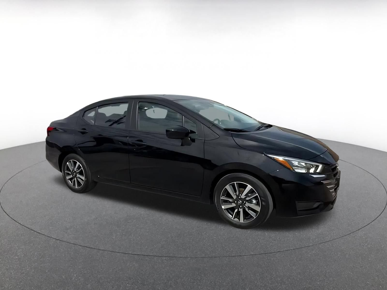 Used 2025 Nissan Versa SV FWD image 2