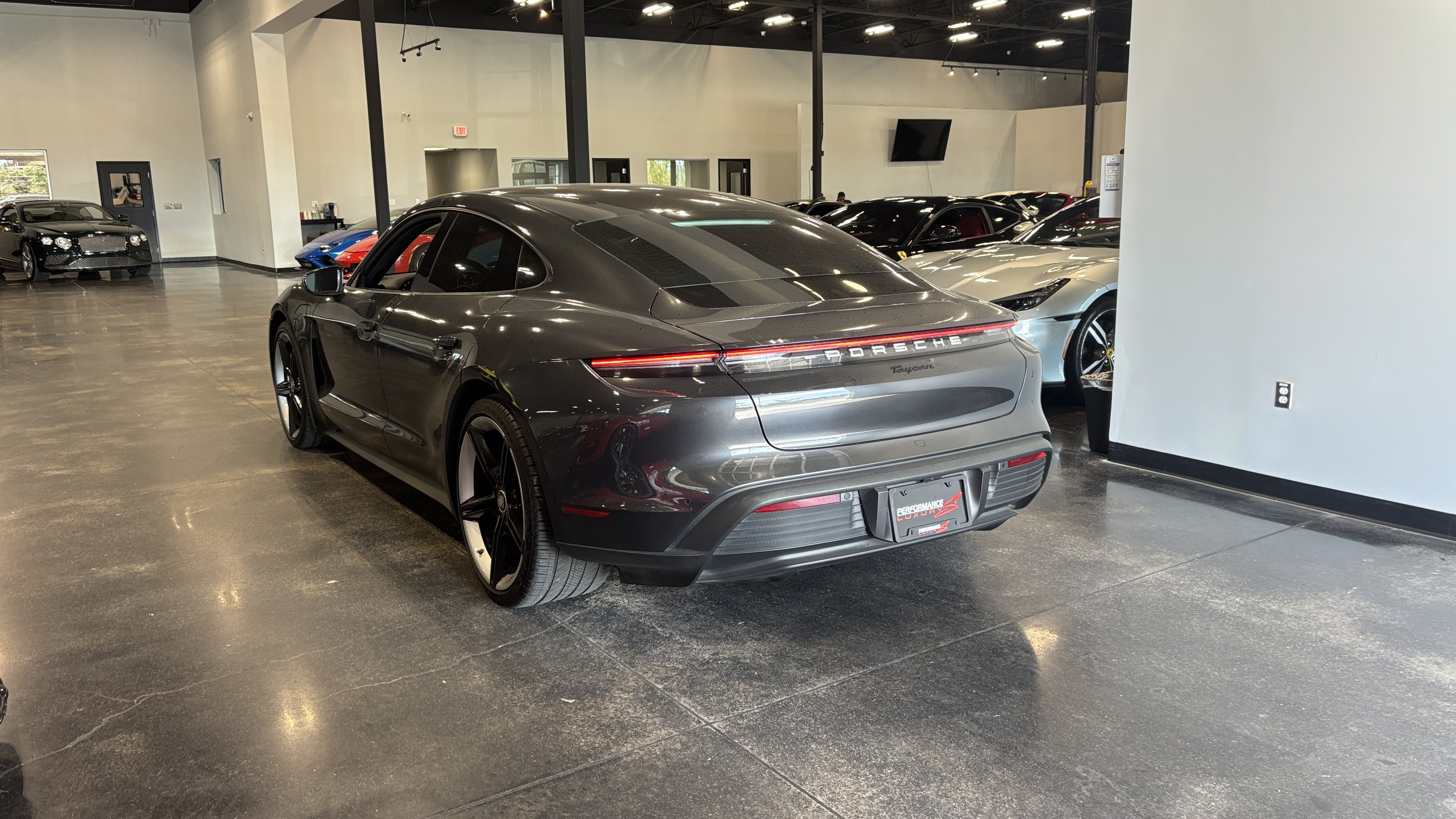 Used 2022 Porsche Taycan RWD image 3