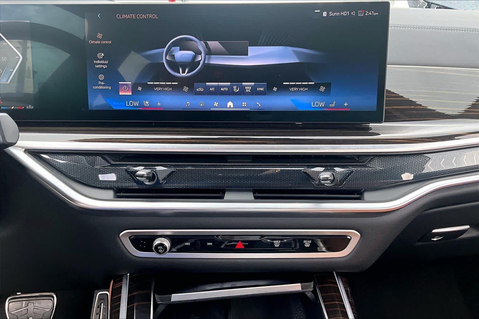 Used 2025 BMW X7 xDrive40i w/ M Sport Package AWD/4WD image 32