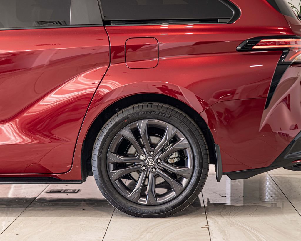 Used 2025 Toyota Sienna XSE image 8