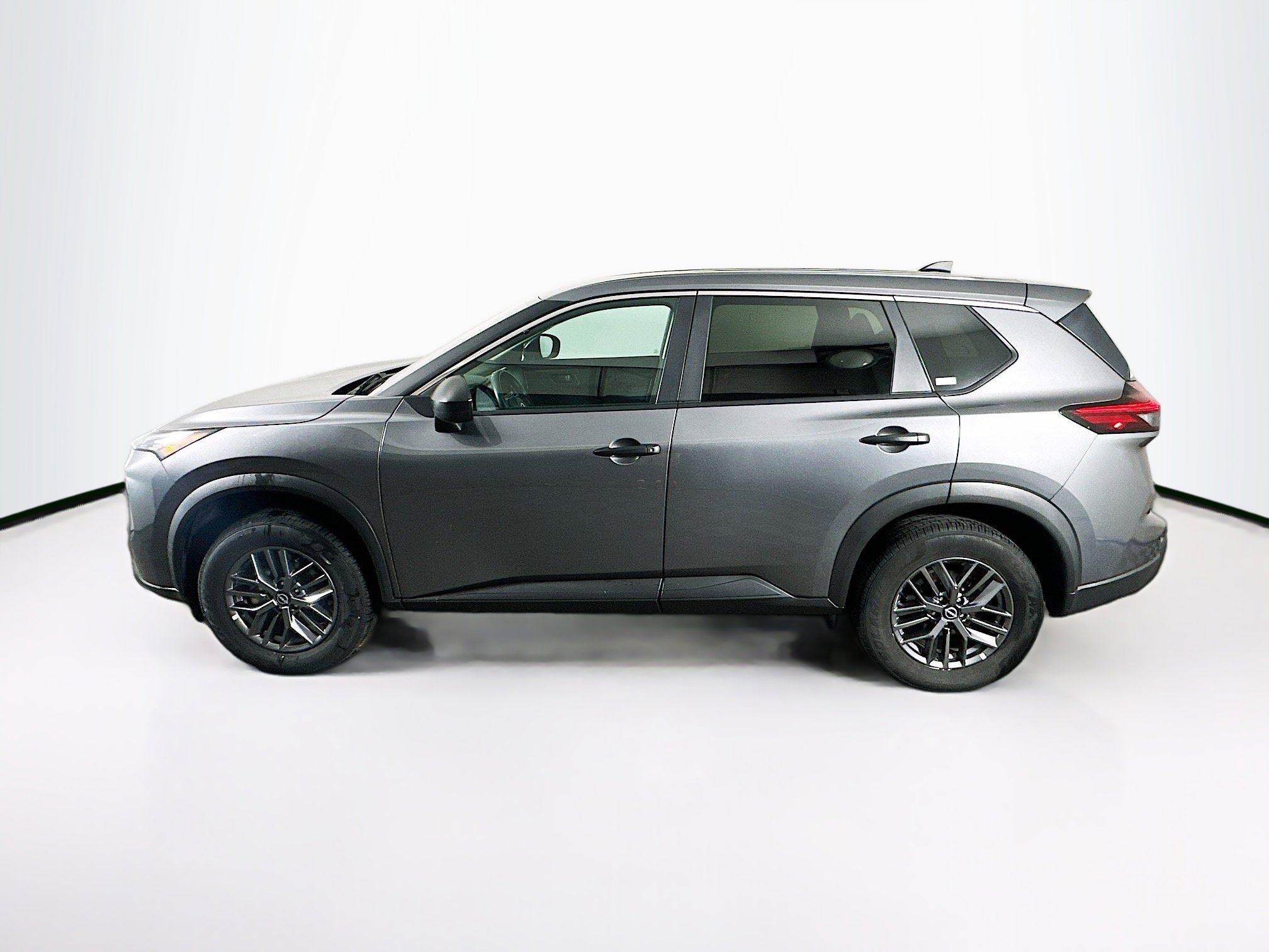 Used 2024 Nissan Rogue S AWD/4WD image 4