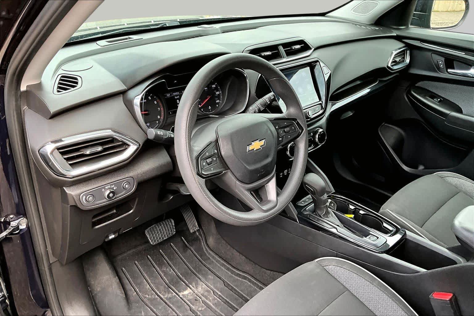 Used 2021 Chevrolet TrailBlazer LT w/ Convenience Package FWD image 18