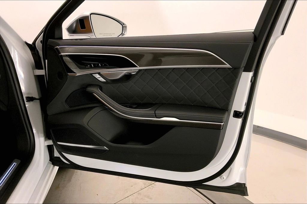 Used 2024 Audi S8 AWD/4WD image 25