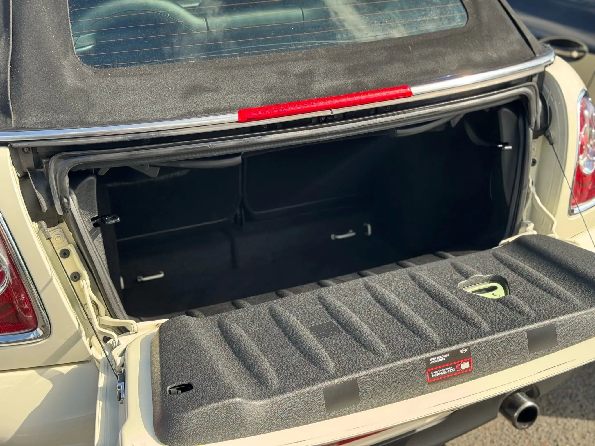 Used 2012 MINI Cooper Convertible image 19