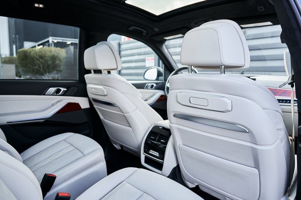 Used 2024 BMW ALPINA XB7 image 43