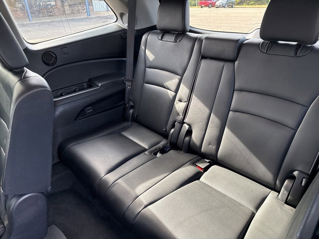 Used 2016 Honda Pilot Touring image 12