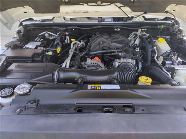 Used 2015 Jeep Wrangler Unlimited Rubicon w/ Connectivity Group AWD/4WD image 21