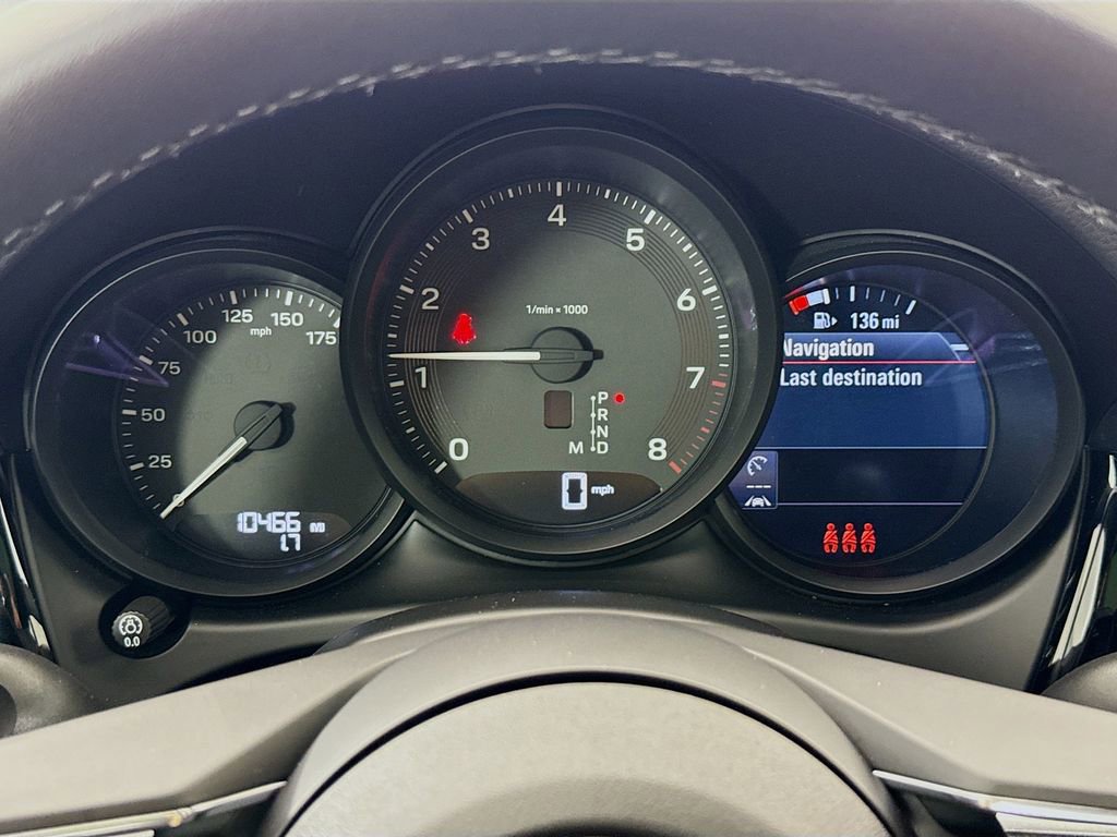 Certified 2025 Porsche Macan AWD/4WD image 17