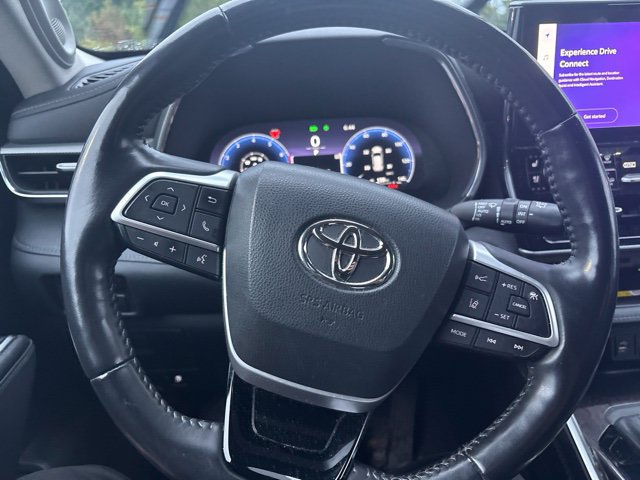 Used 2023 Toyota Highlander Platinum AWD/4WD image 34