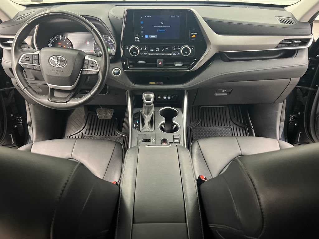 Used 2025 Toyota Highlander XLE FWD image 50