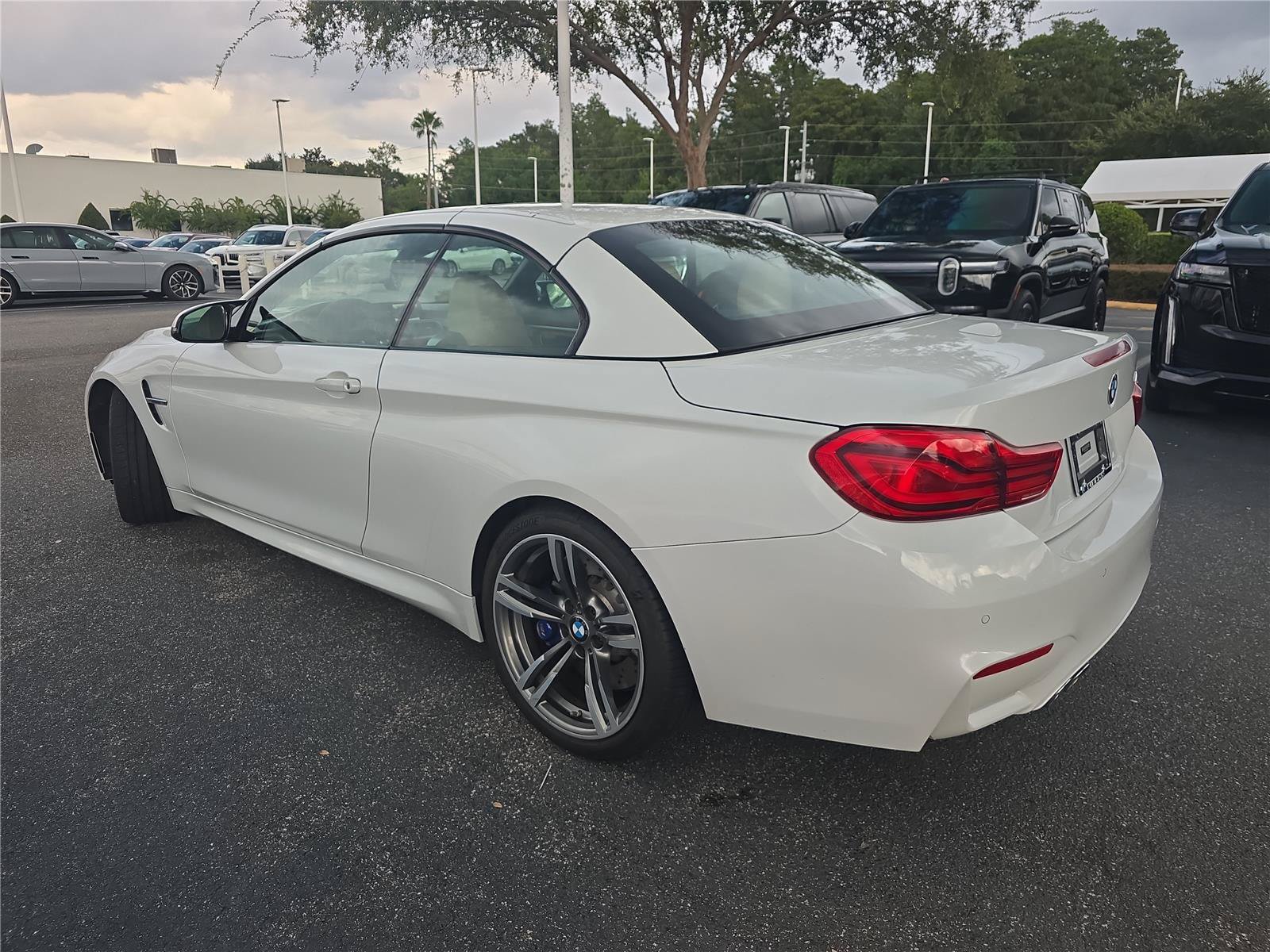 Used 2018 BMW M4 Convertible RWD image 23