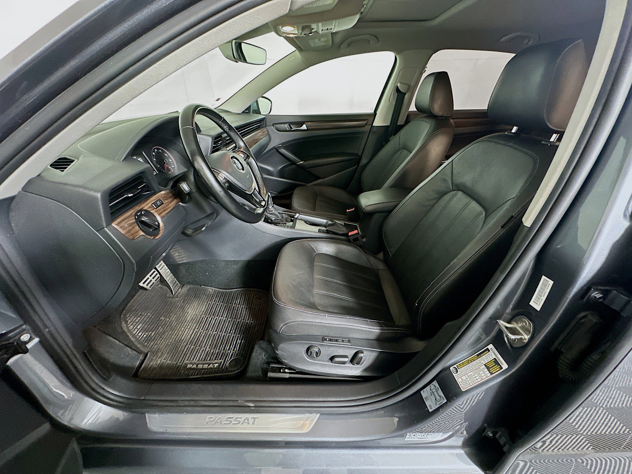 Used 2020 Volkswagen Passat 2.0T SEL image 13