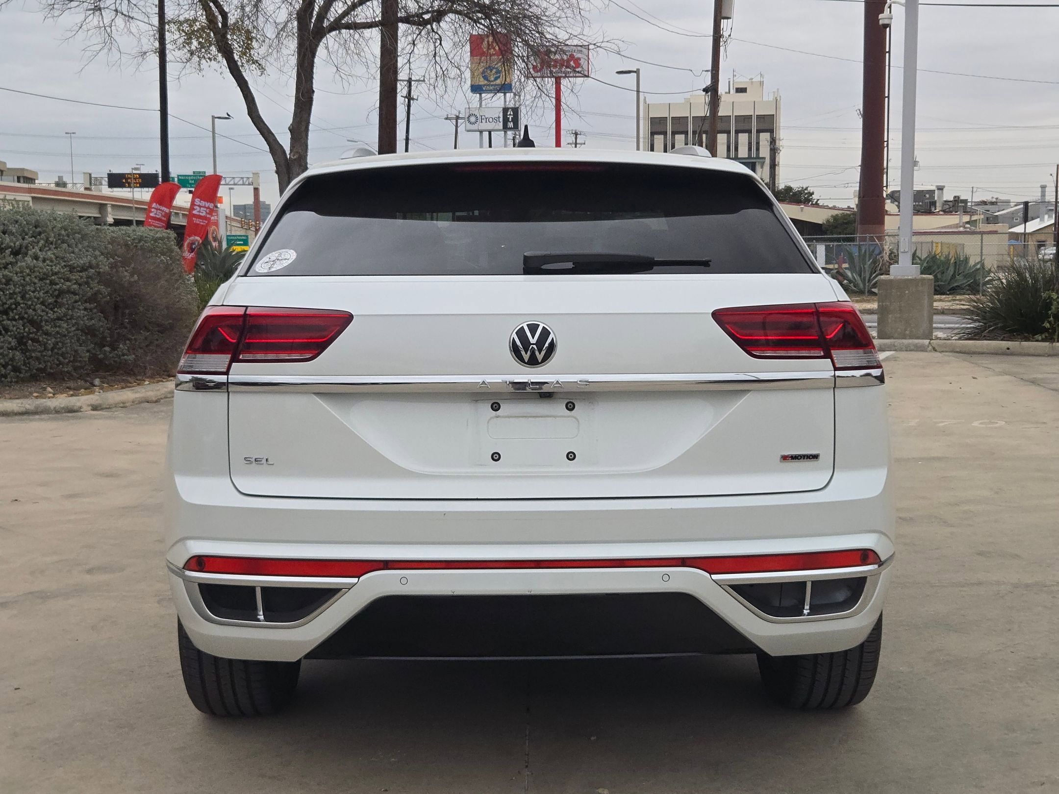 Used 2022 Volkswagen Atlas Cross Sport SEL R-Line w/ Cross Sport MDO Package image 4