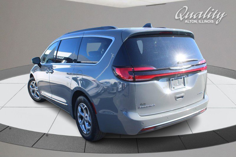 Used 2023 Chrysler Pacifica Limited image 6
