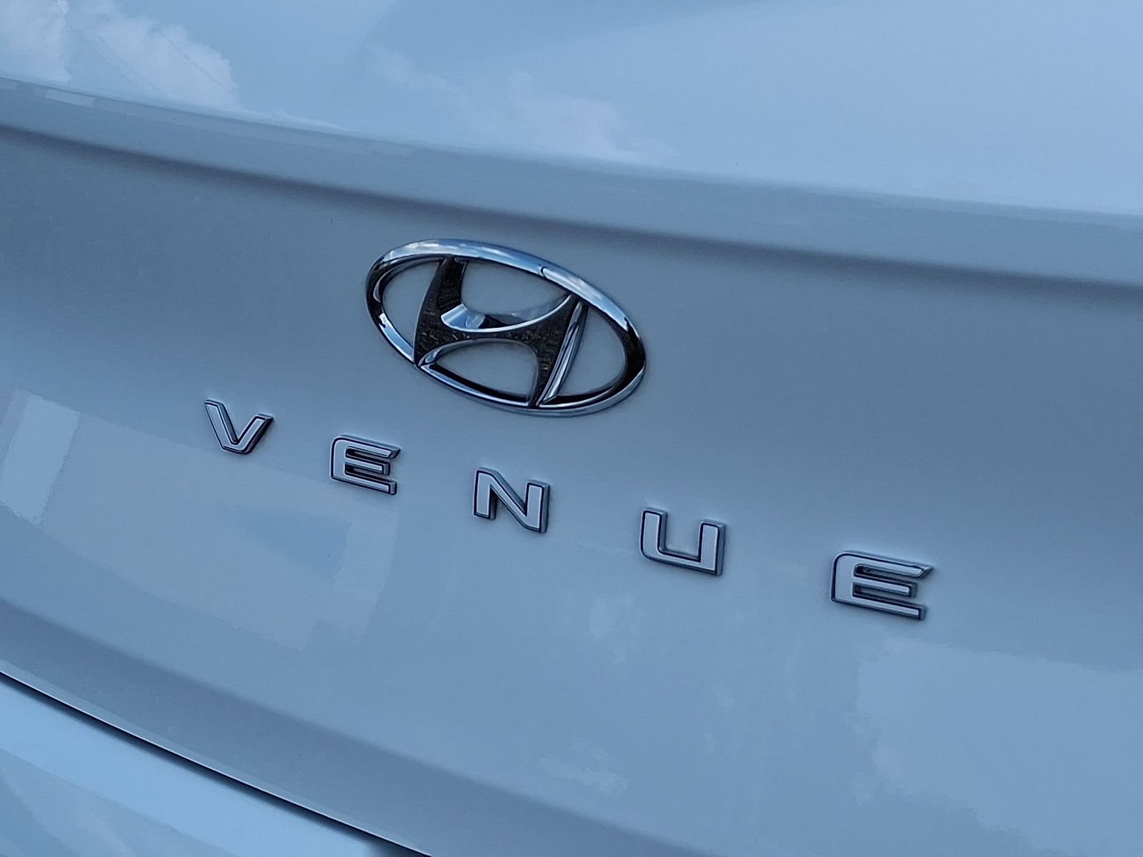 Certified 2025 Hyundai Venue Limited FWD image 30
