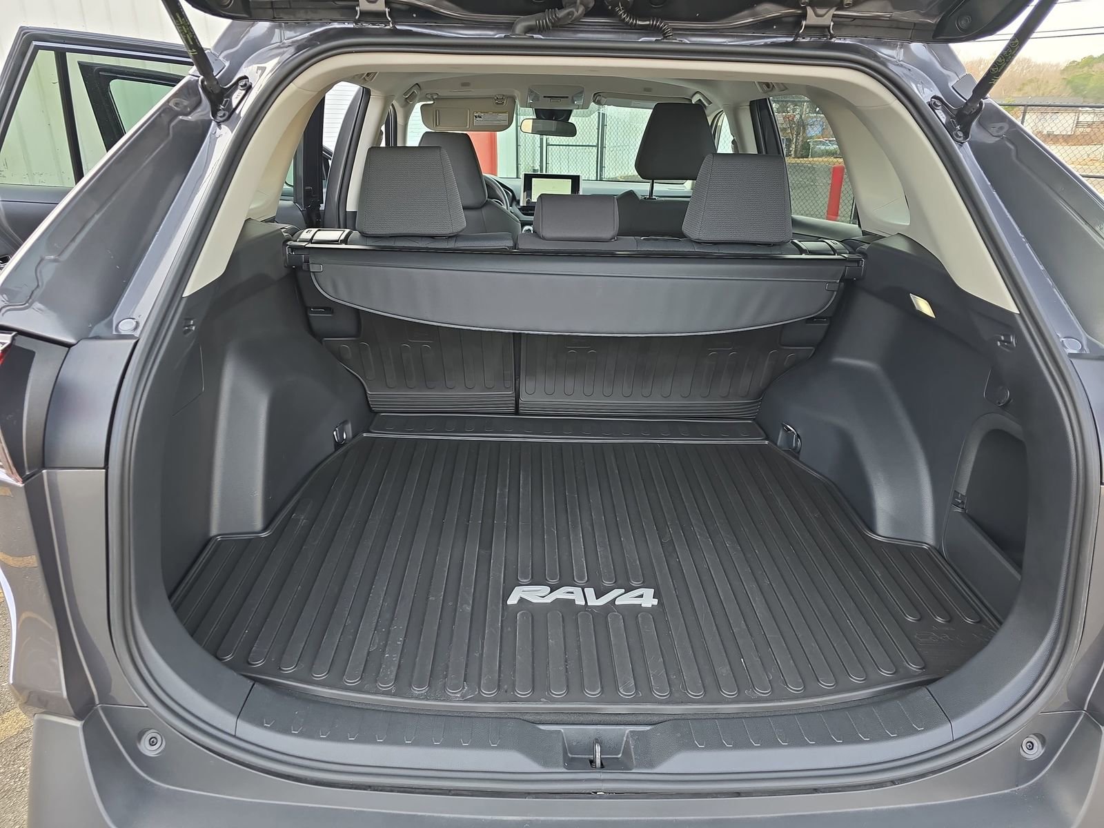 Used 2024 Toyota RAV4 XLE image 18