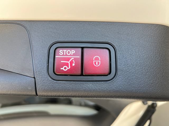 Used 2025 Mercedes-Benz EQB 300 4MATIC image 25