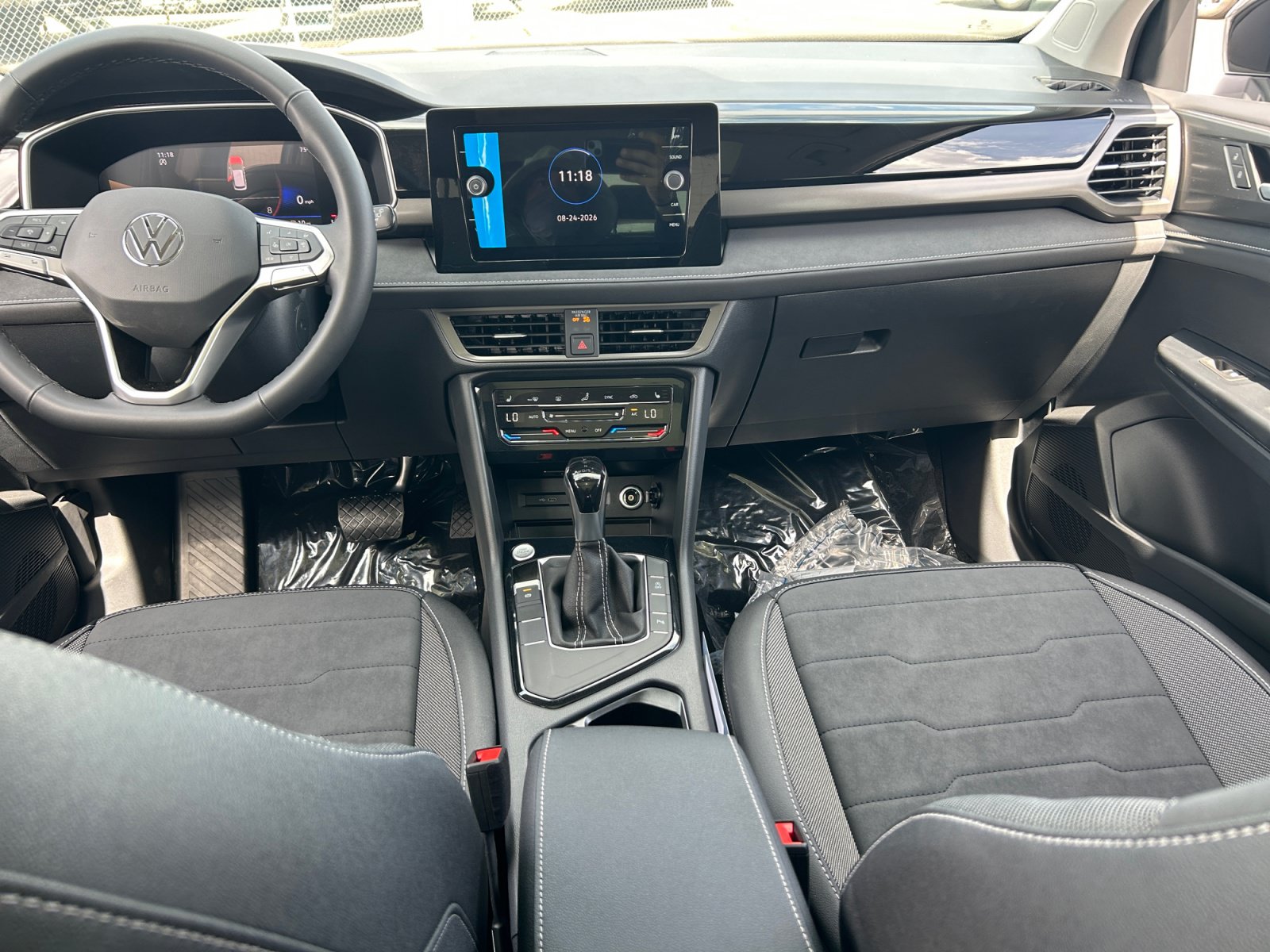 New 2026 Volkswagen Taos SE FWD image 19