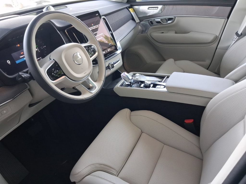 New 2026 Volvo XC90 T8 Ultra w/ Protection Package Premier AWD/4WD image 8