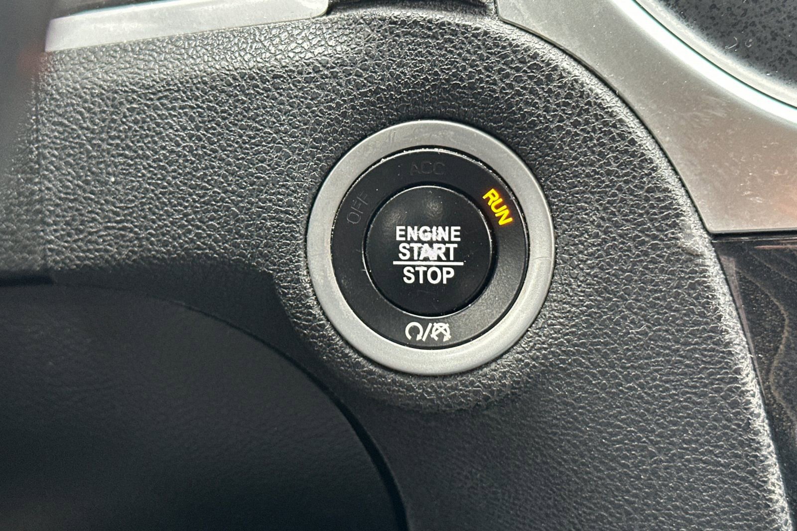 Used 2018 Chrysler 300 Limited image 28