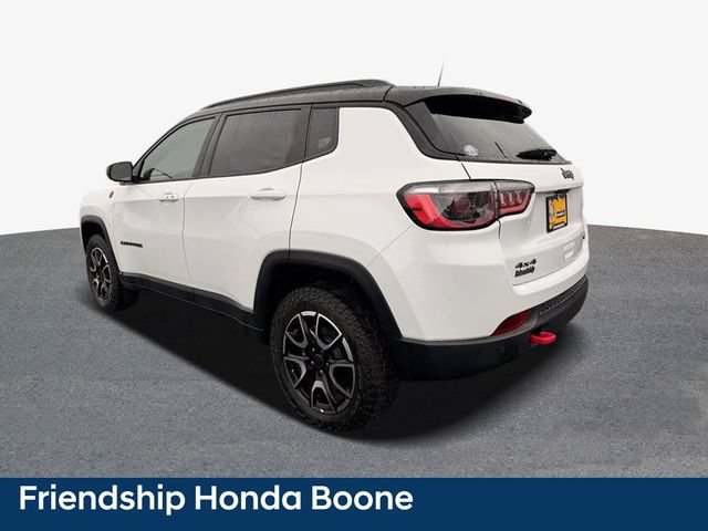 Used 2026 Jeep Compass Trailhawk AWD/4WD image 2