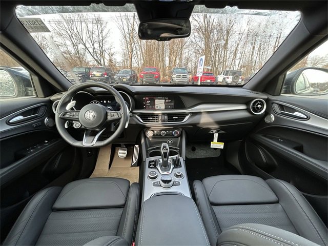 New 2025 Alfa Romeo Stelvio Sprint image 12