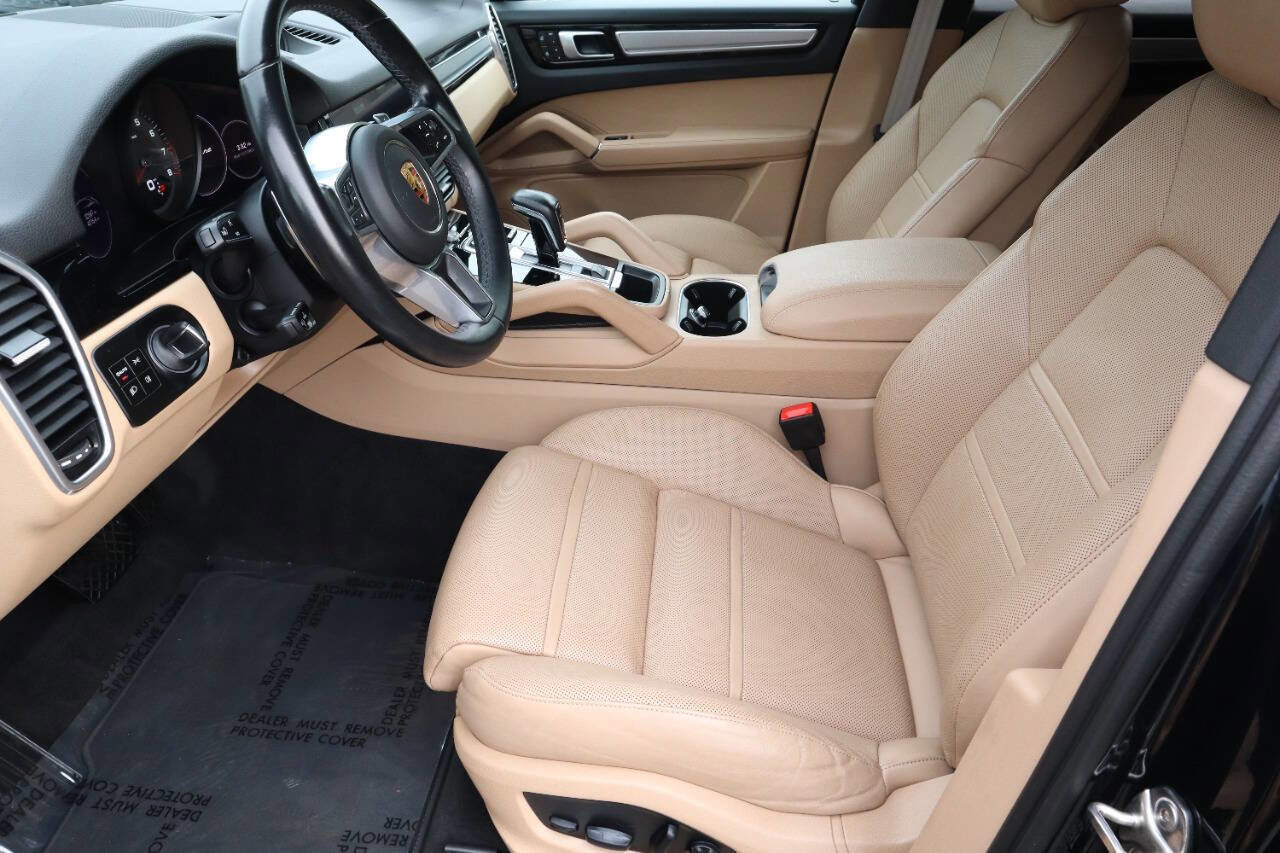 Used 2023 Porsche Cayenne Platinum Edition image 10