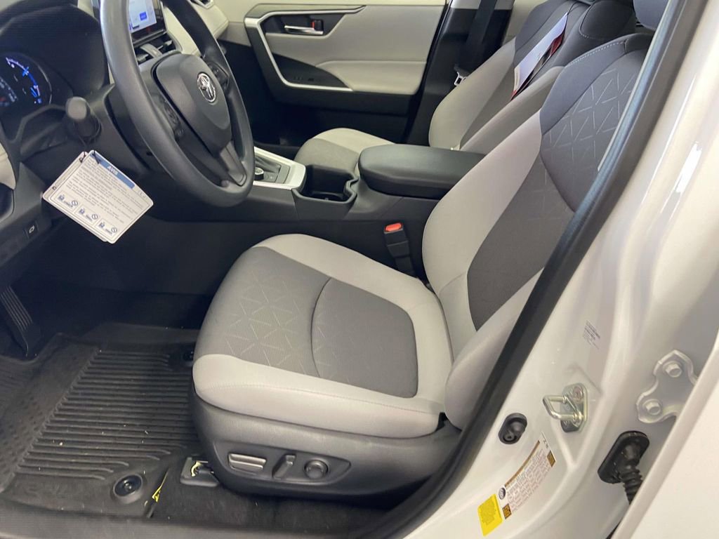 Used 2025 Toyota RAV4 XLE w/ Convenience Package AWD/4WD image 18