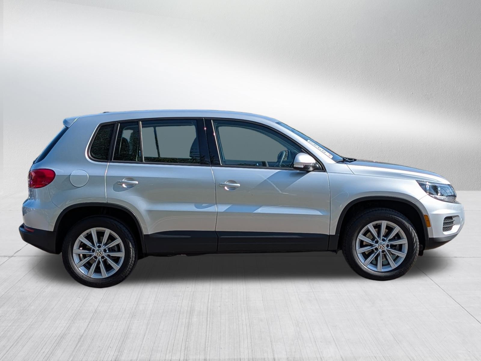 Used 2018 Volkswagen Tiguan Limited AWD/4WD image 8