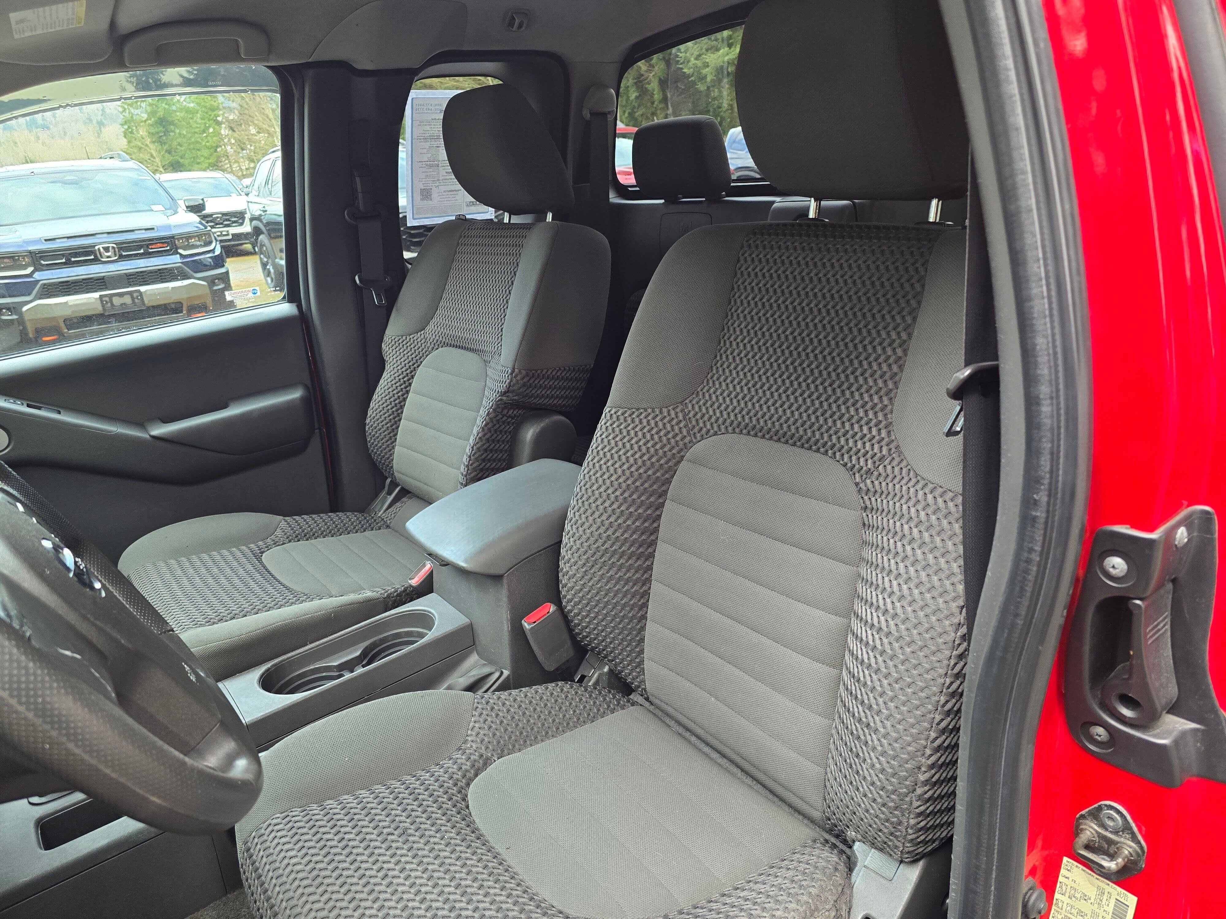 Used 2011 Nissan Frontier SV image 18