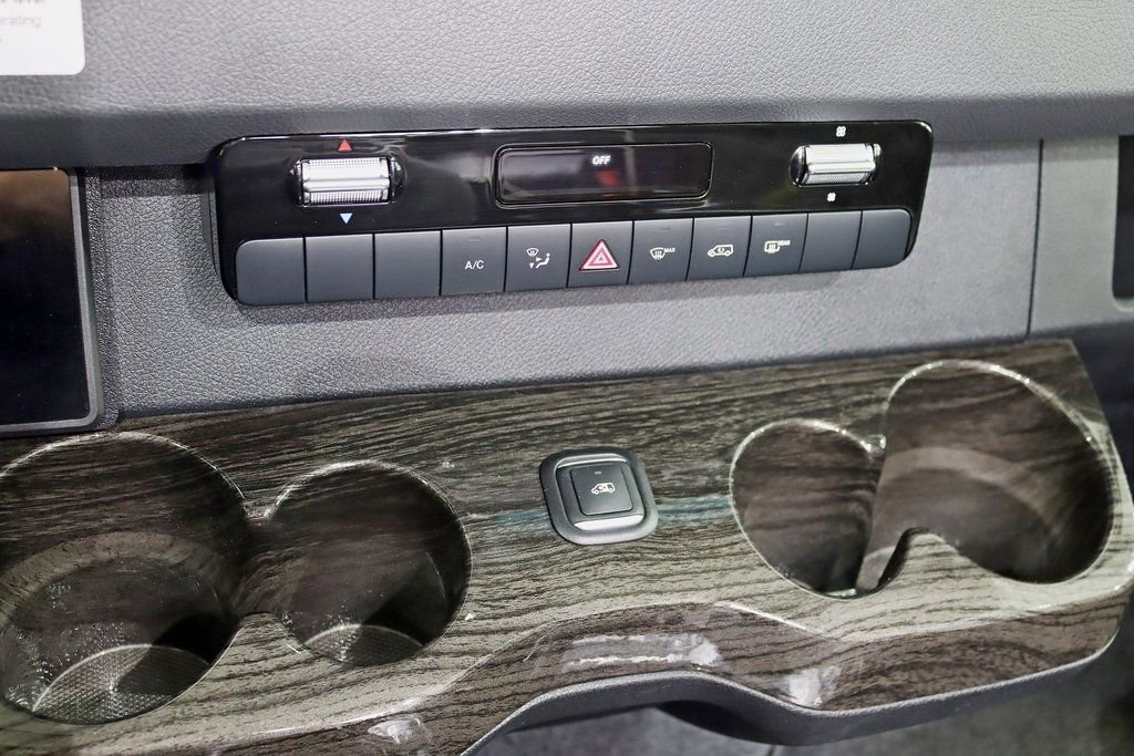 Used 2024 Mercedes-Benz Sprinter 3500 image 22