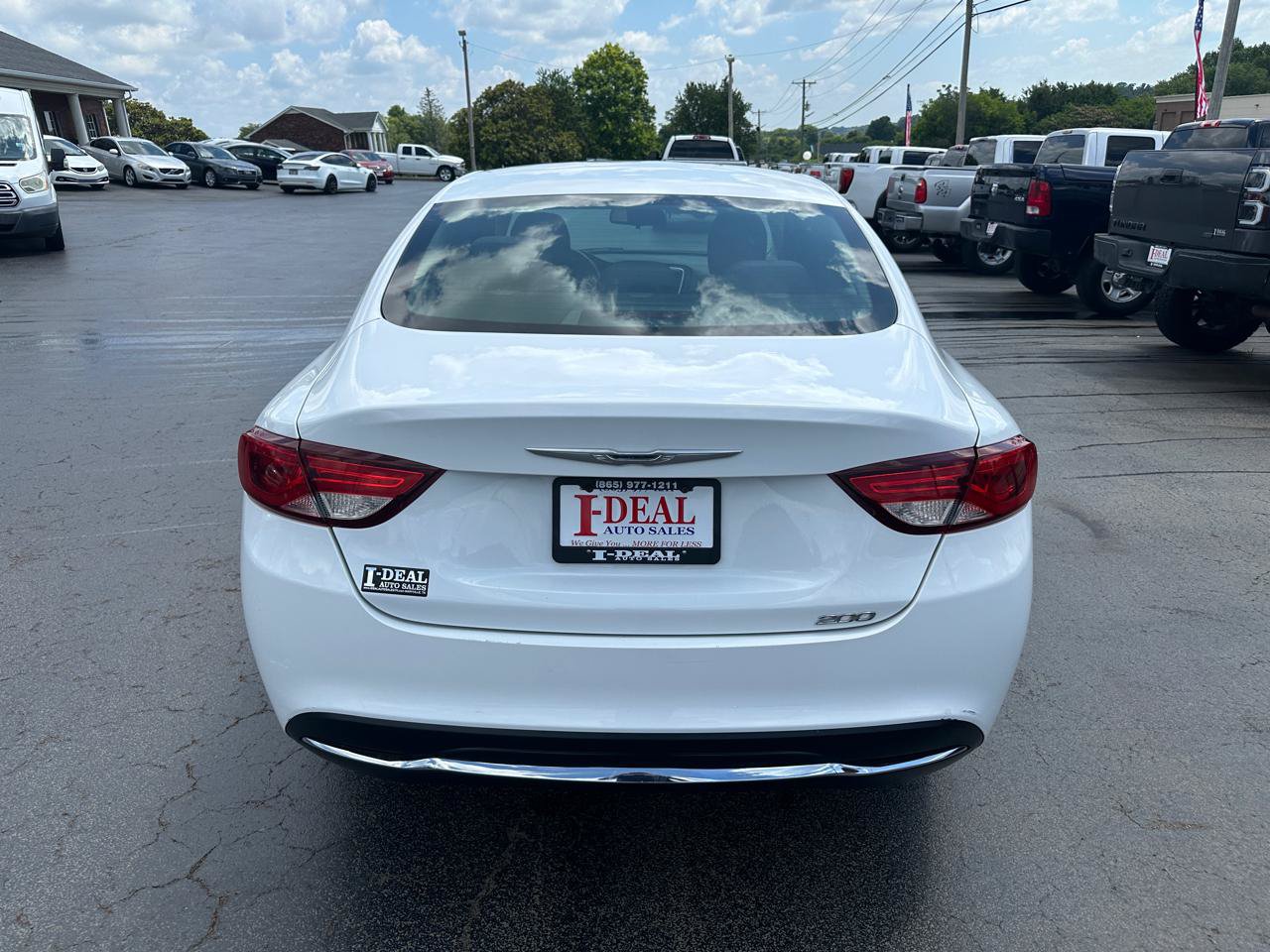 Used 2015 Chrysler 200 Limited FWD image 3