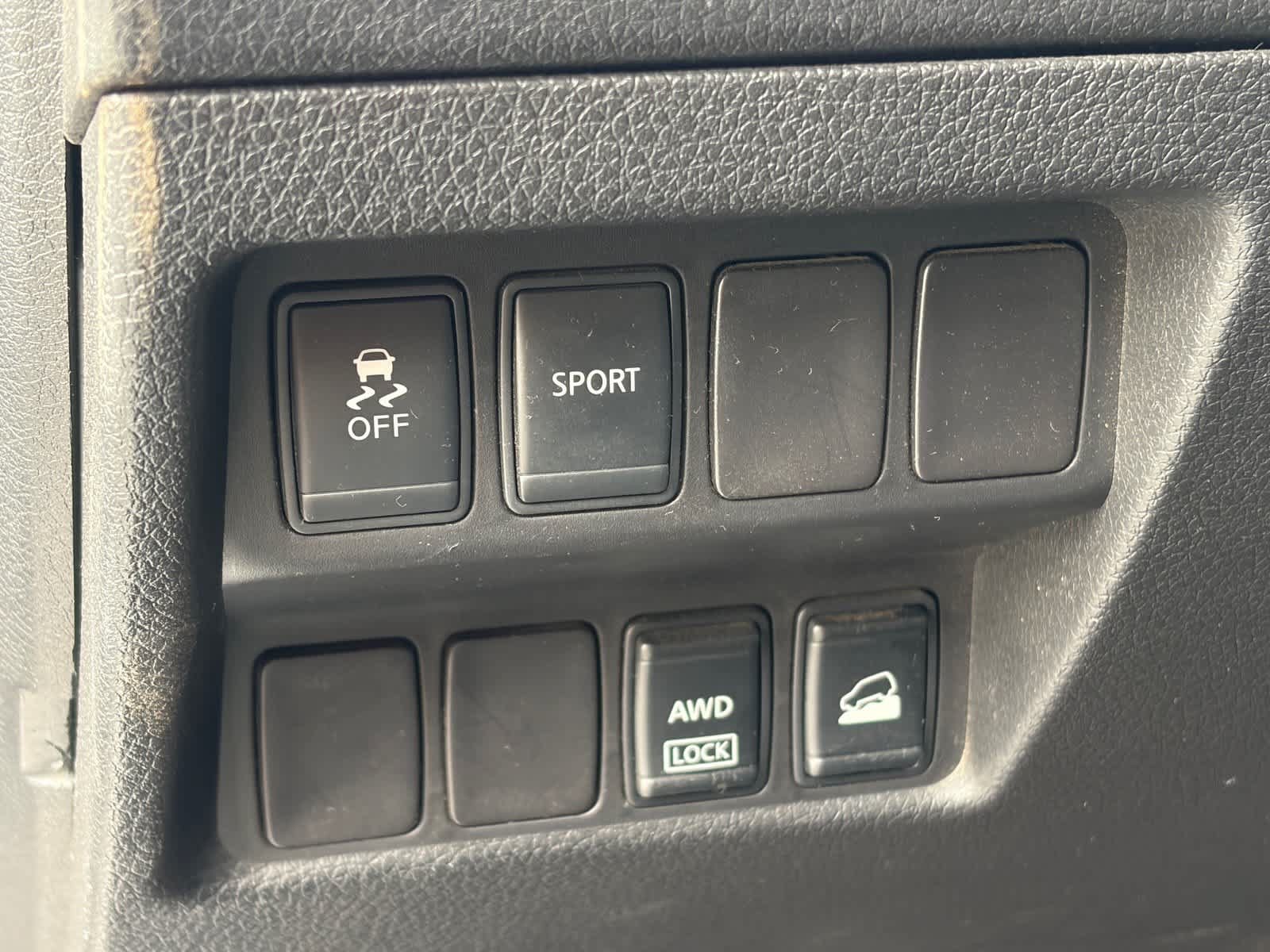 Used 2014 Nissan Rogue SV AWD/4WD image 9