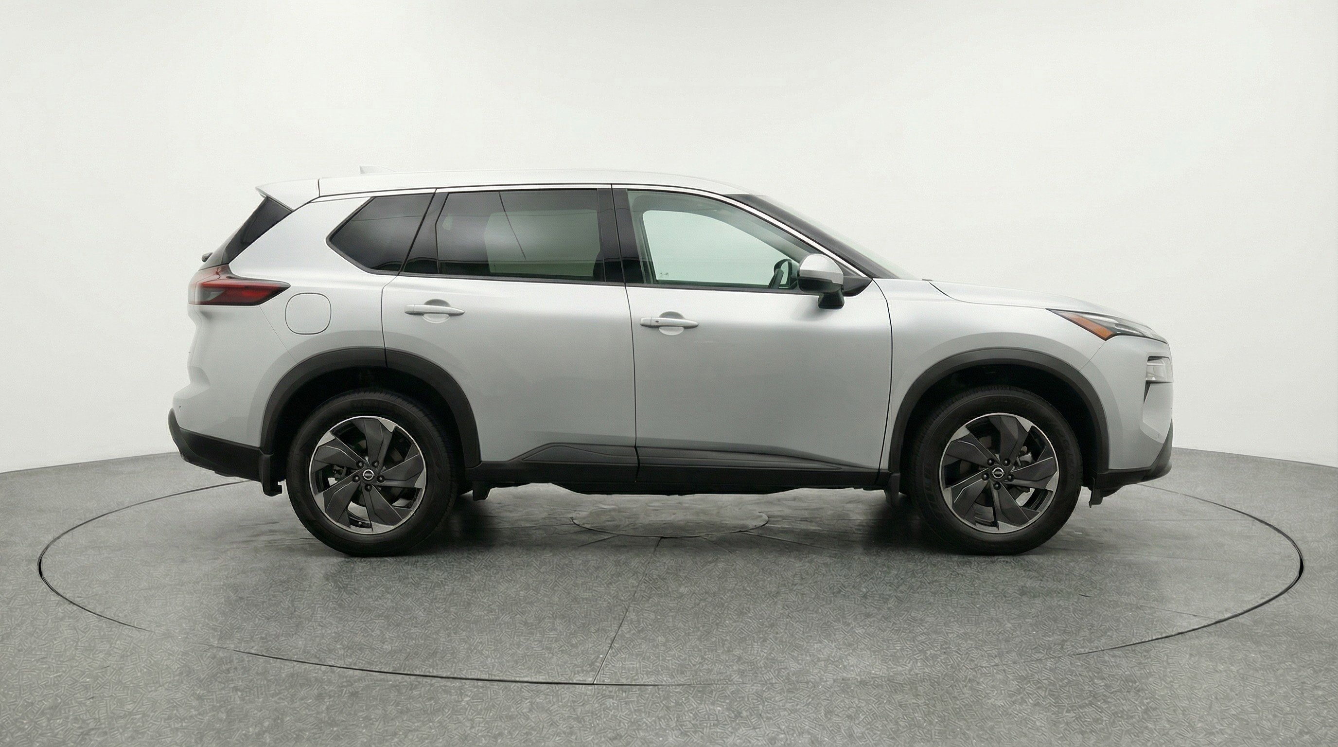Used 2025 Nissan Rogue SV image 11