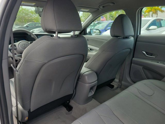 Certified 2025 Hyundai Elantra SE w/ Cargo Package FWD image 8