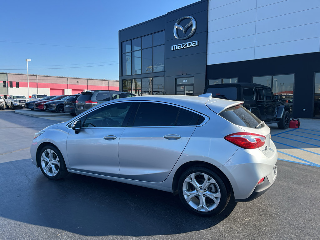 Used 2018 Chevrolet Cruze Premier FWD image 3
