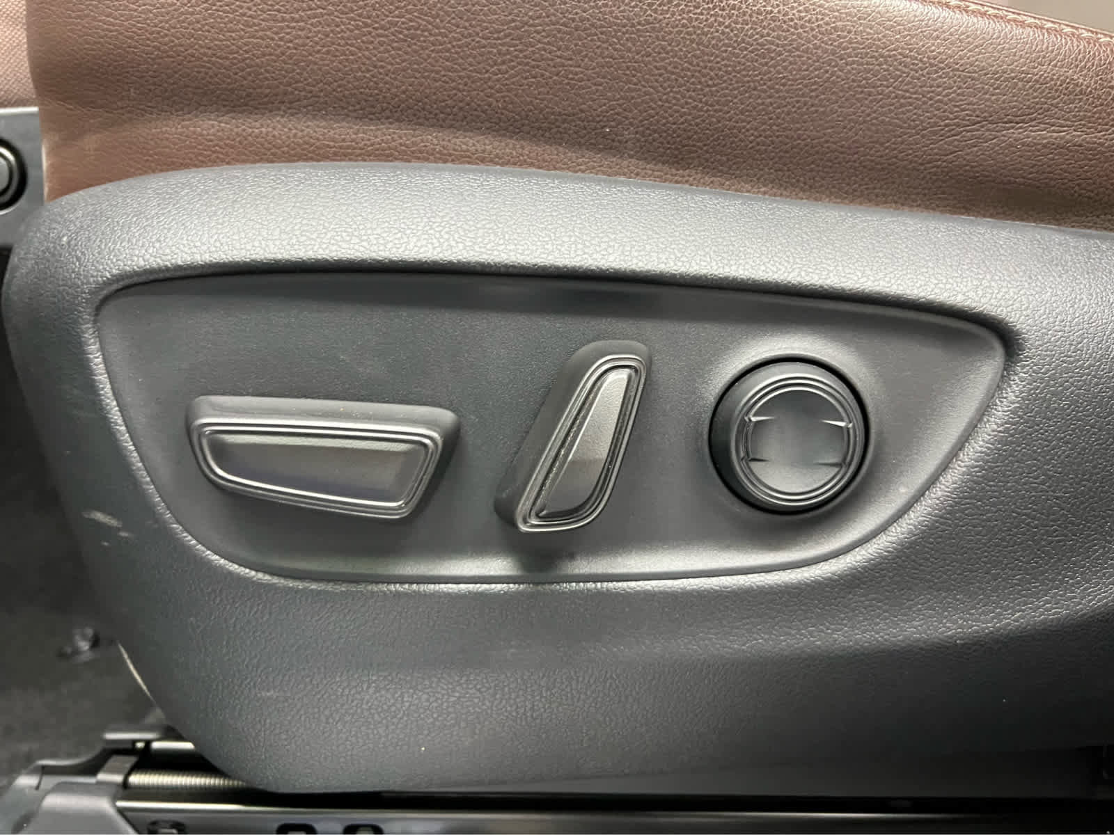 Used 2025 Toyota Land Cruiser image 13
