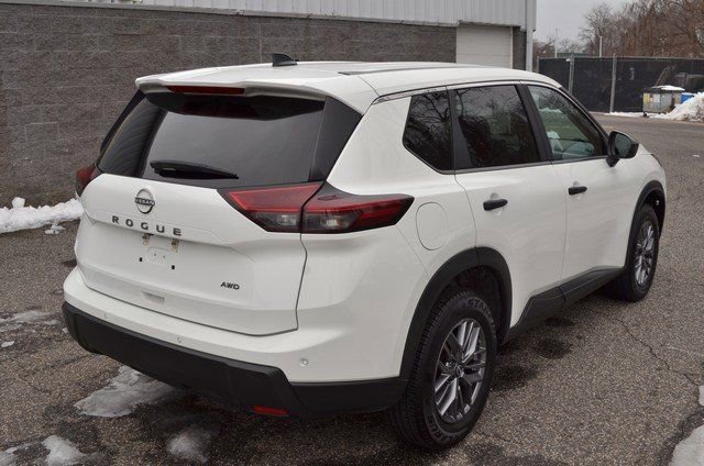 Used 2024 Nissan Rogue S image 8