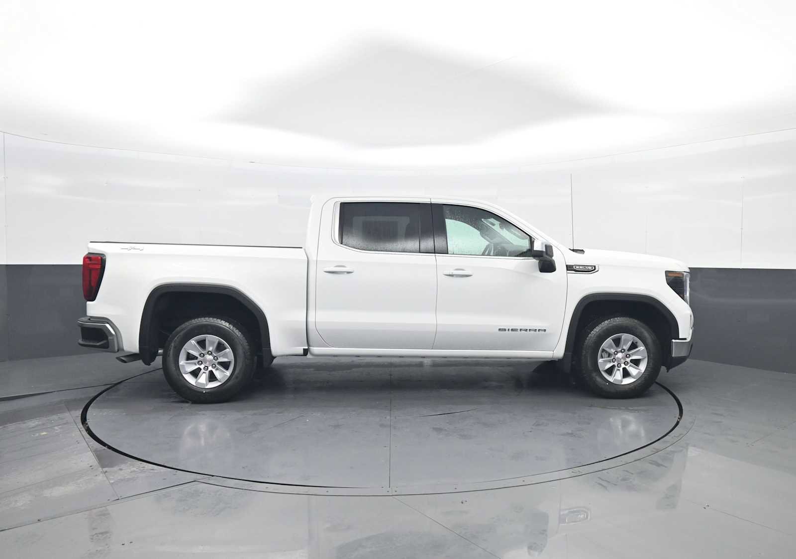 New 2026 GMC Sierra 1500 SLE w/ Preferred Package AWD/4WD image 9