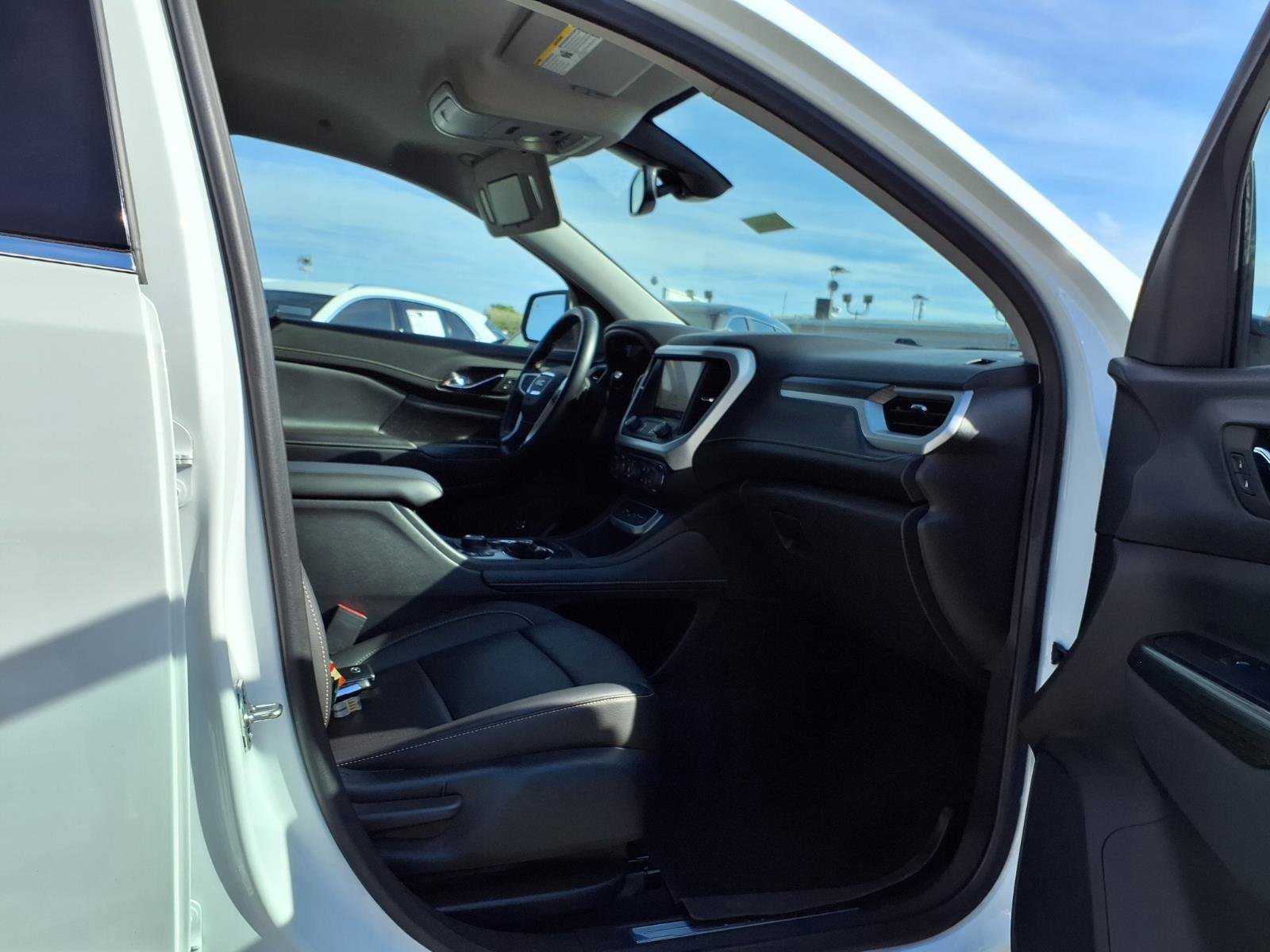 Used 2023 GMC Acadia SLT w/ LPO, Floor Liner Package AWD/4WD image 32