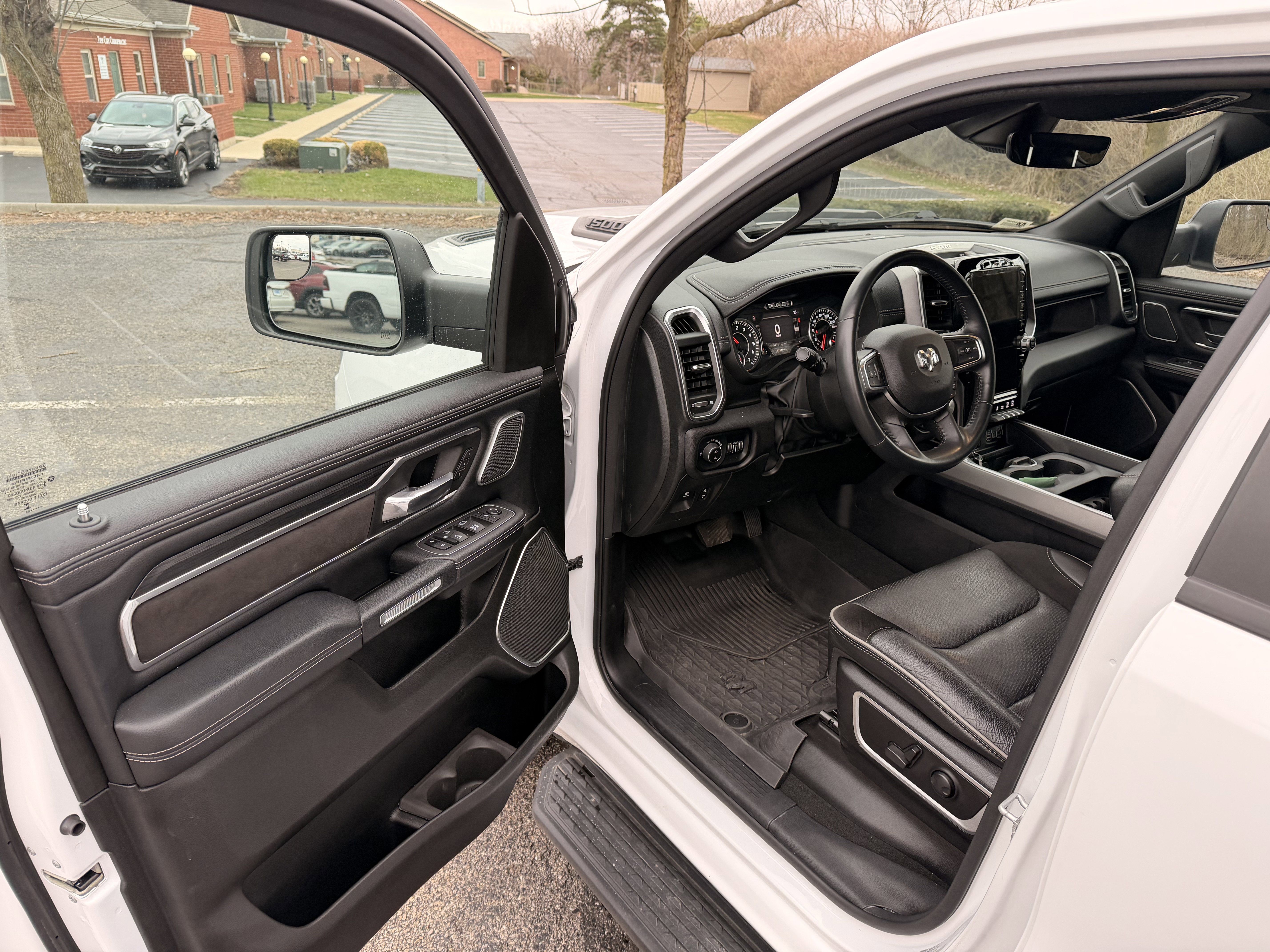 Used 2023 RAM 1500 Laramie AWD/4WD image 11