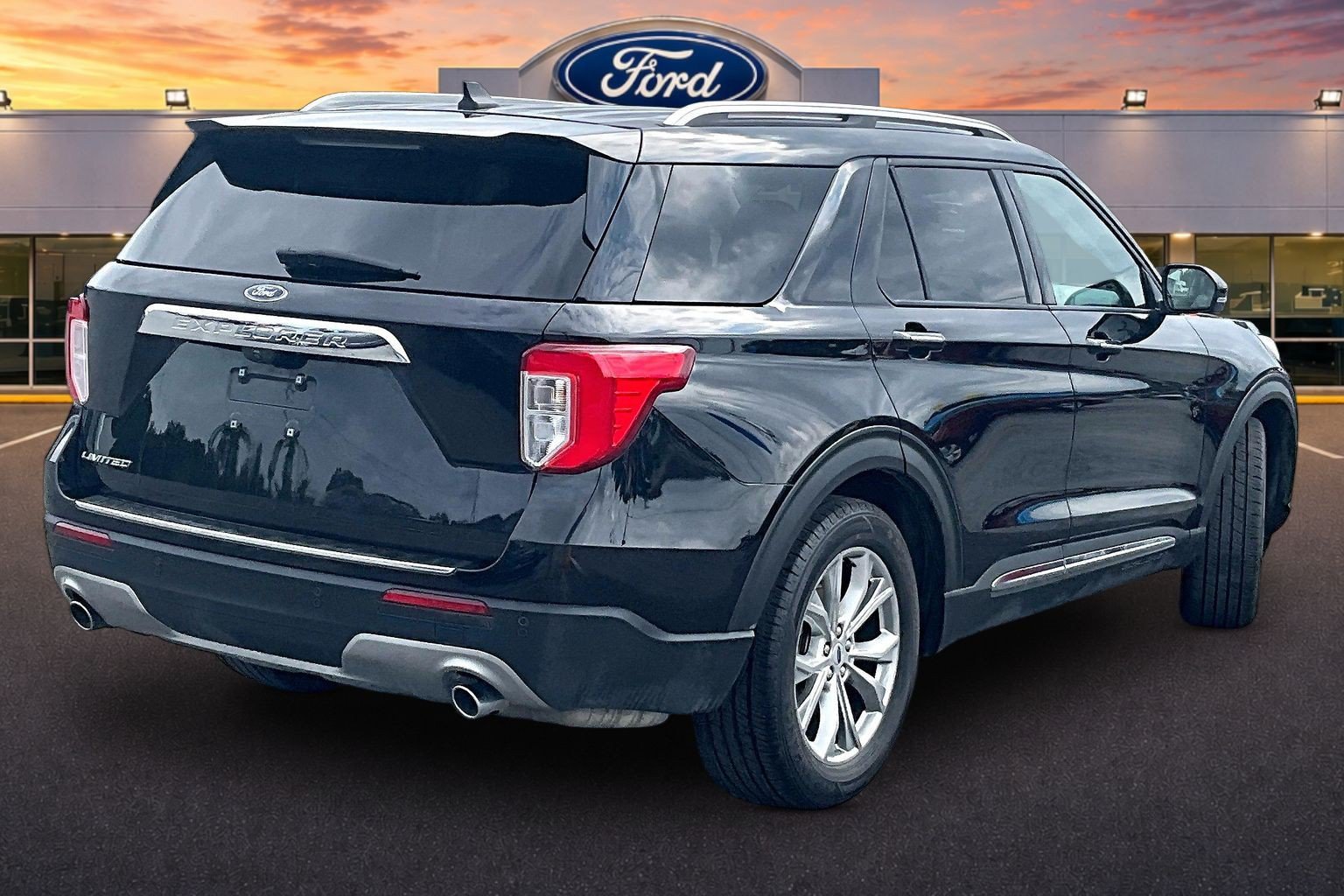 Used 2021 Ford Explorer Limited w/ Equipment Group 301A RWD image 10