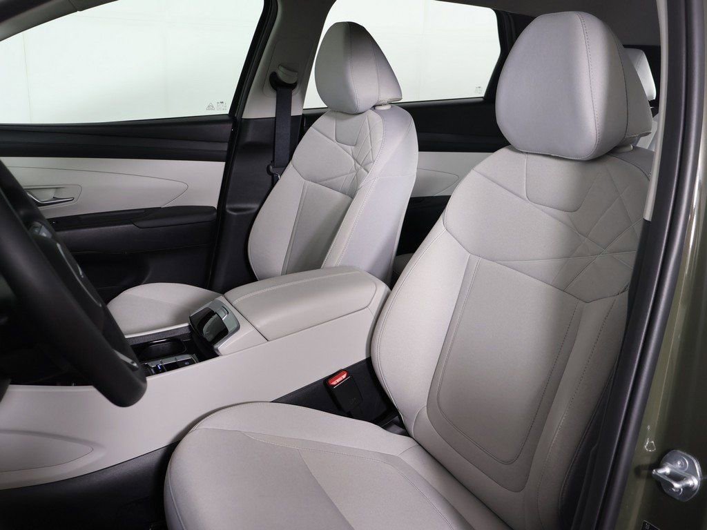 Certified 2025 Hyundai Tucson SE image 24