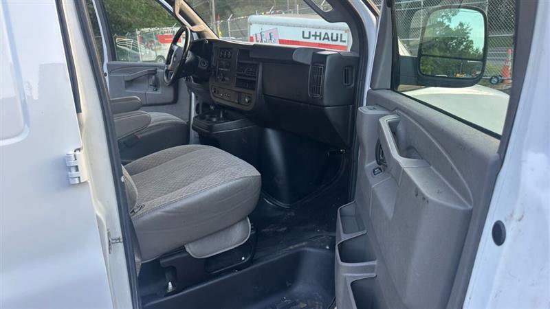 Used 2017 Chevrolet Express 2500 image 18