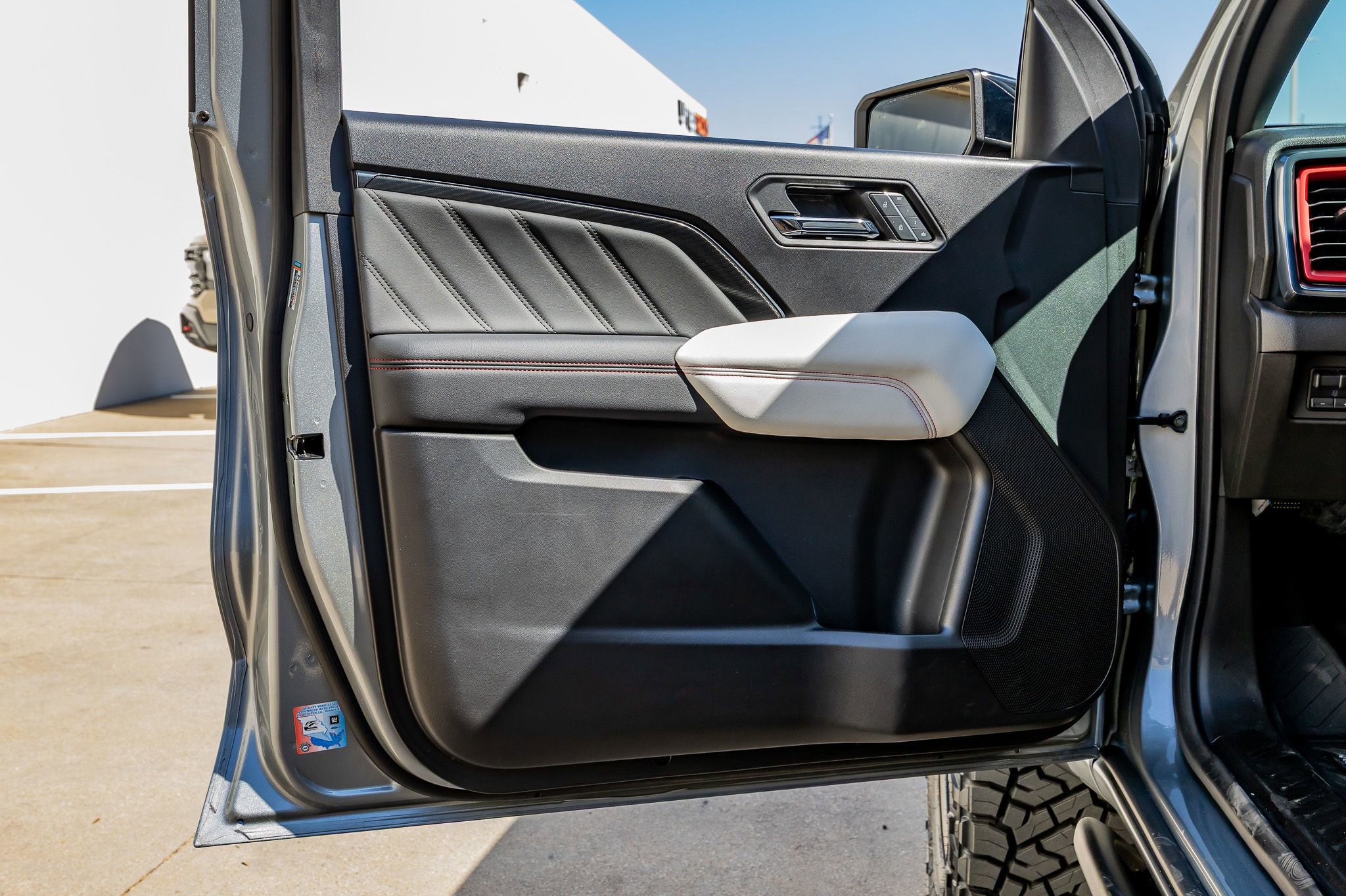 Used 2024 GMC Canyon AT4X image 36